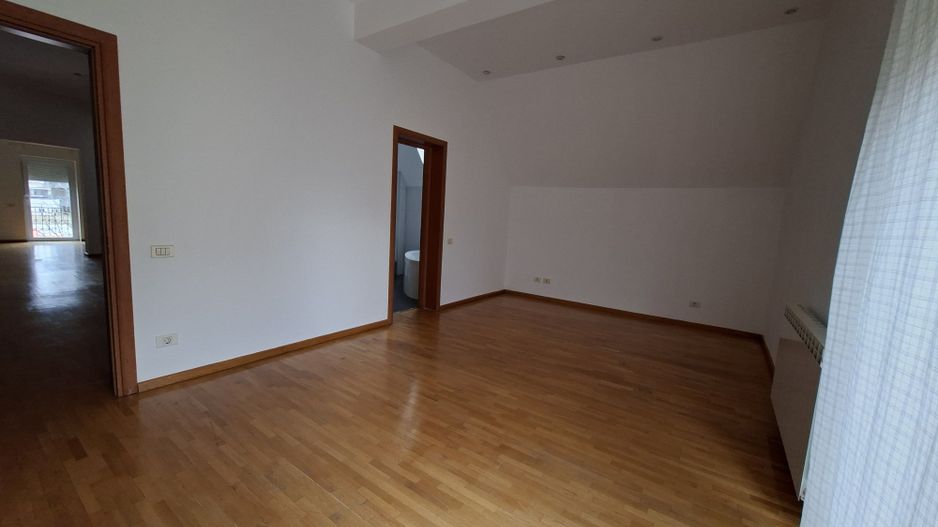 Vilă luminoasă I Gradina mare si loc de joacă privat I Iancu Nicolae - Poză 28