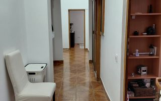 Apartament 4 camere, decomandat, etaj 3/4 - IC Frimu - Poză 9