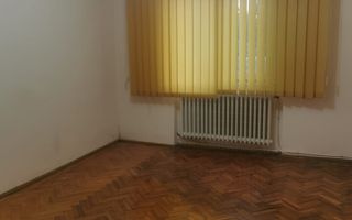 Casa 3 camere, Calea Nationala/Soseaua Iasului la strada principala, 400 euro - Poză 2