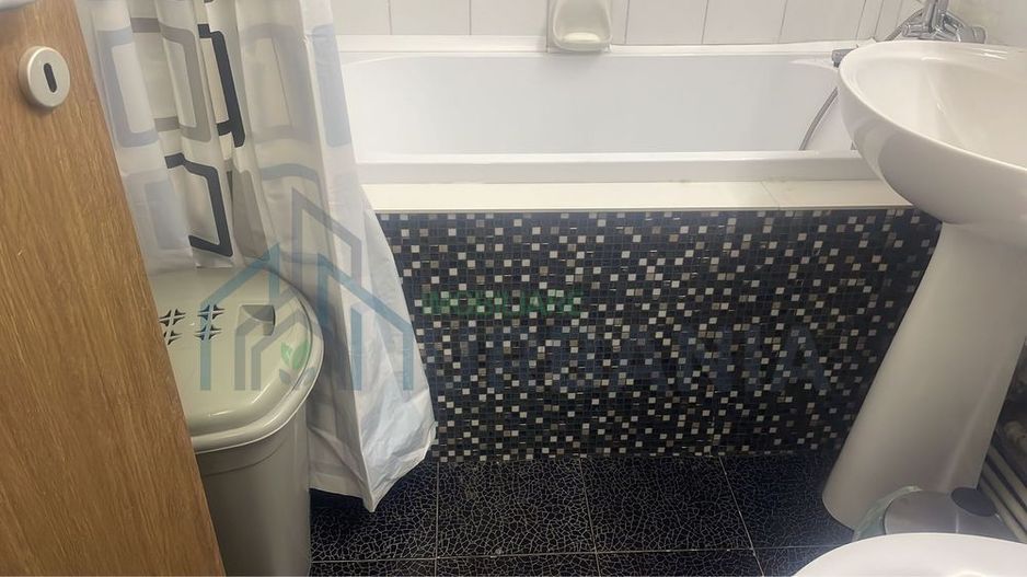 # Inchiriez camera (fata) Ap3 camere Podu Ros Decomandat - Poză 7