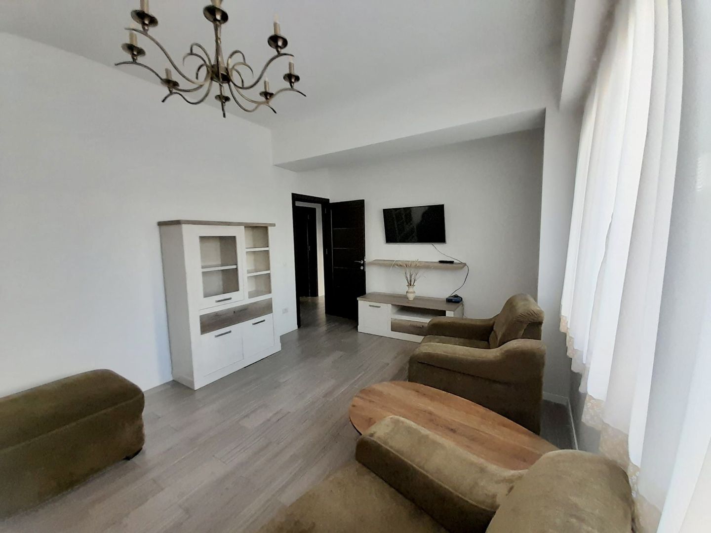 APARTAMENT LA PRIMA INCHIRIERE CU CURTE - Poză 2