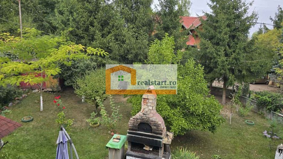 Vedere padure, panouri solare si fotovoltaice, pompa de caldura,  semineu - Poză 7