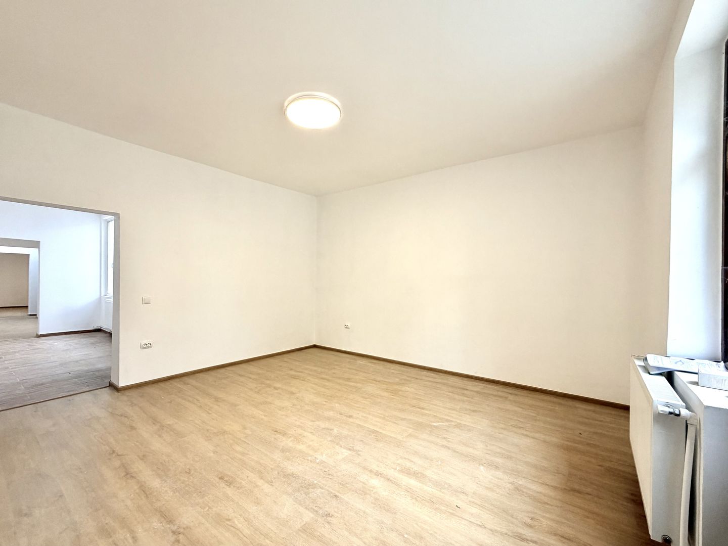 Spațiu comercial de închiriat – artera principală în nordul orașului. - Poză 8