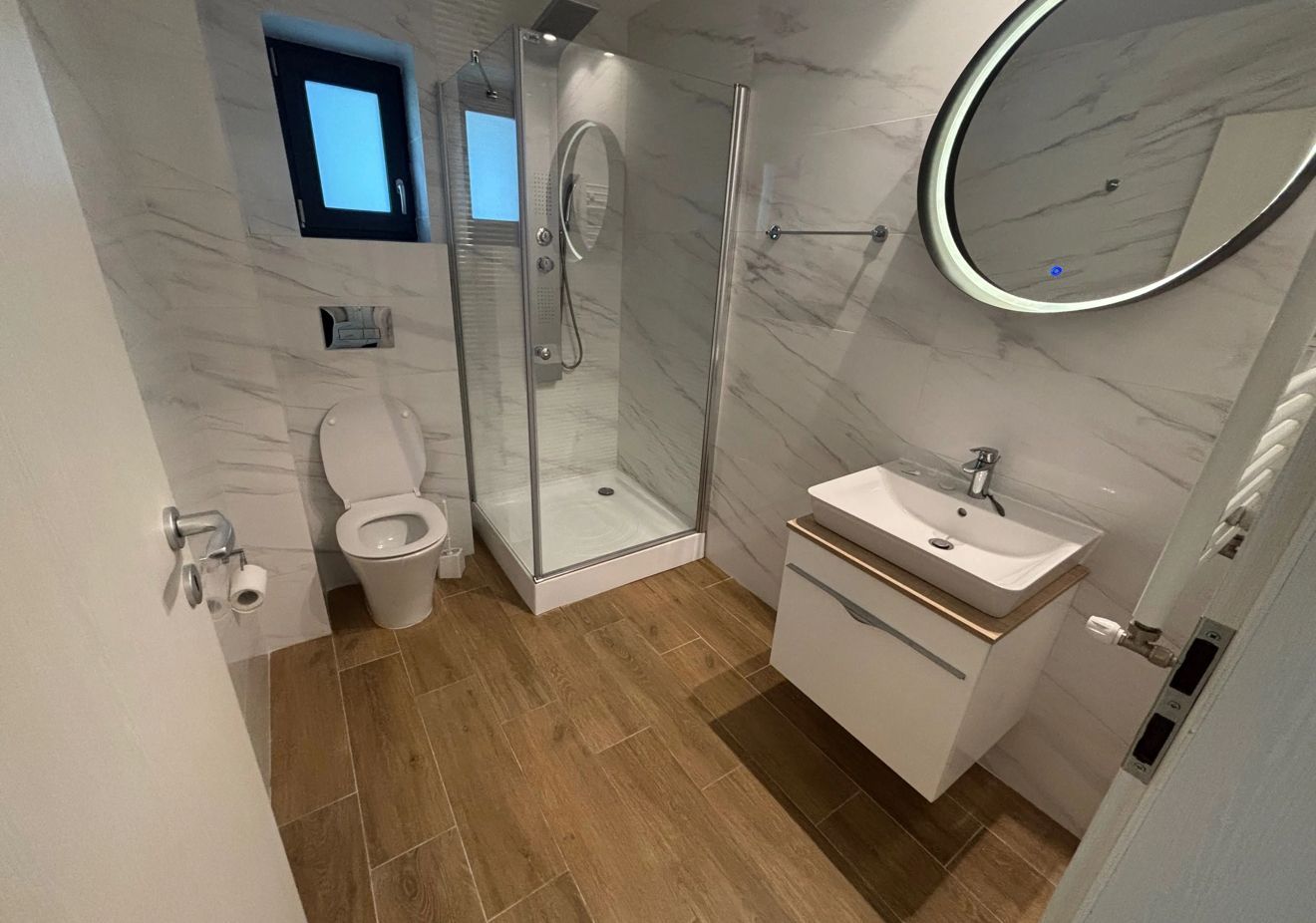 STUDIO AVRIG RESIDENCE, PARCARE SUBTERANA, MASINA DE SPALAT VASE - Poză 8