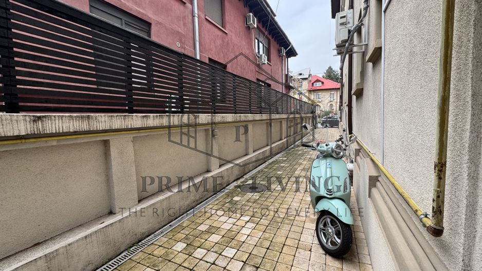 VILA DEOSEBITĂ LA VÂNZARE ÎN ZONA CENTRALĂ APROAPE DE CALEA PLEVNEI - Poză 14