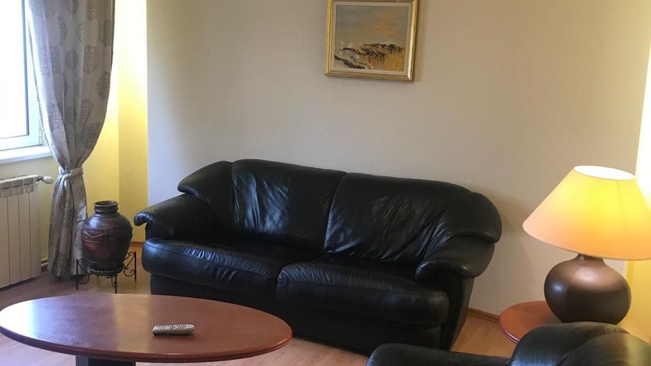 Apartament spatios cu o pozitie ideala - Poză 1