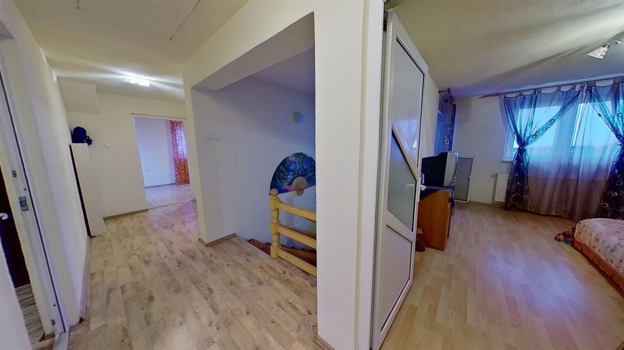Camin primitor pe compozitie particulara, curte individuala - Poză 15