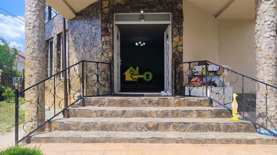 Vilă elegantă cu design luxos și grădină superb amenajată în Șag - Poză 7