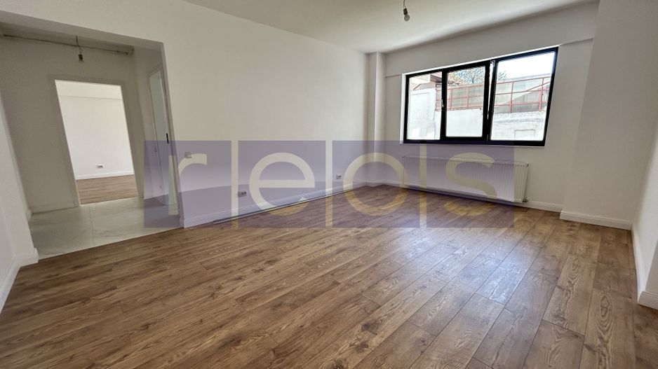 VANZARE APARTAMENT 3 CAMERE + CURTE 150 MP | ZONA ANDRONACHE | RENOVAT - Poză 2