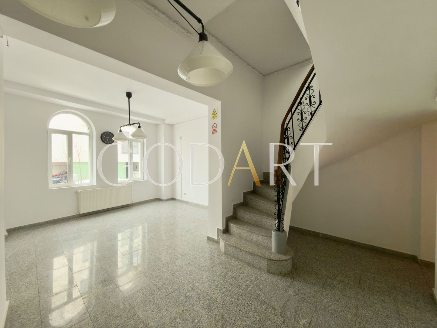 Vila spatioasa | Complet renovată | Central - Poză 1