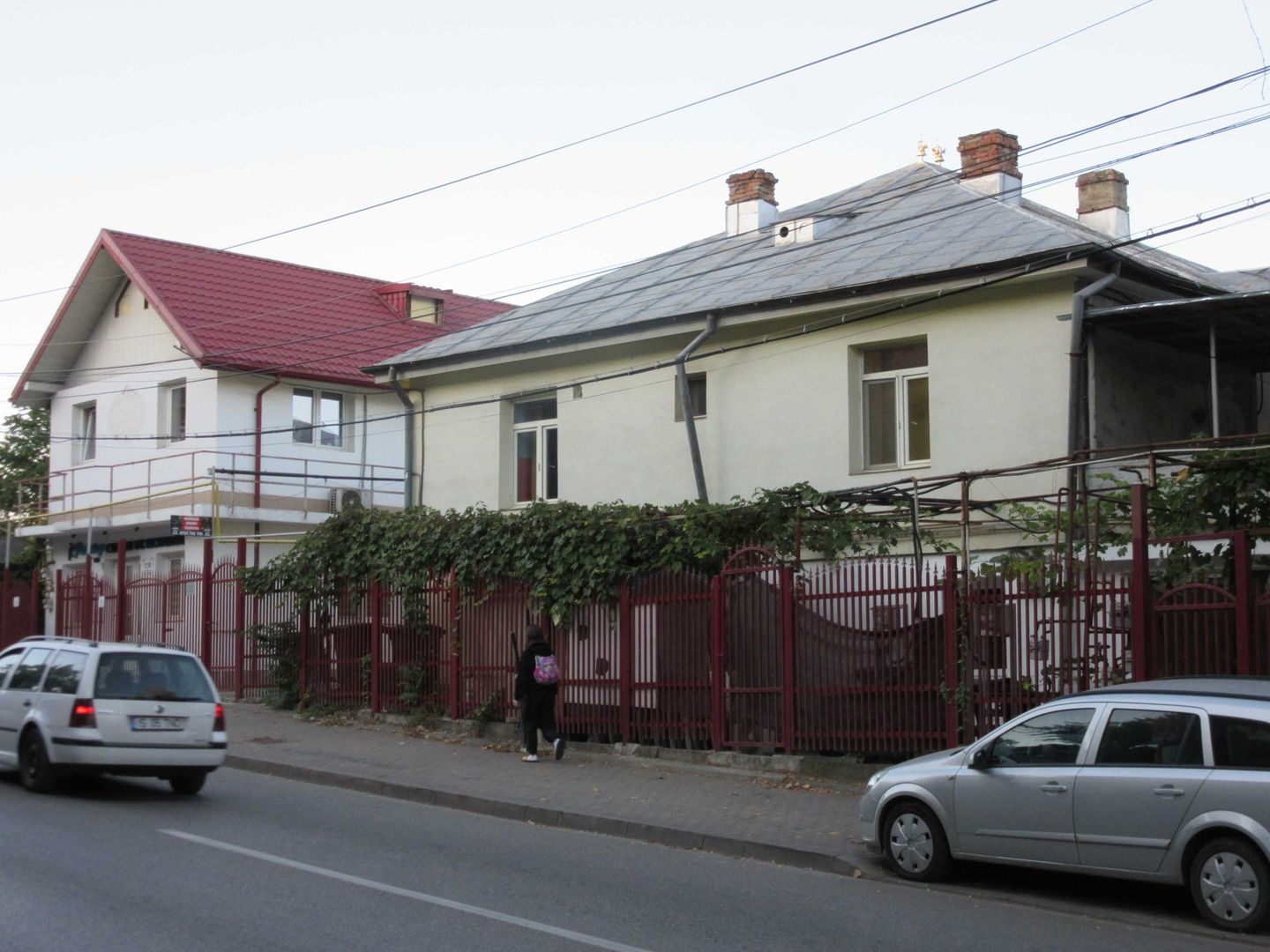 Casa situata in centru, in fata Lic. Economic nr. 1 - Poză 6