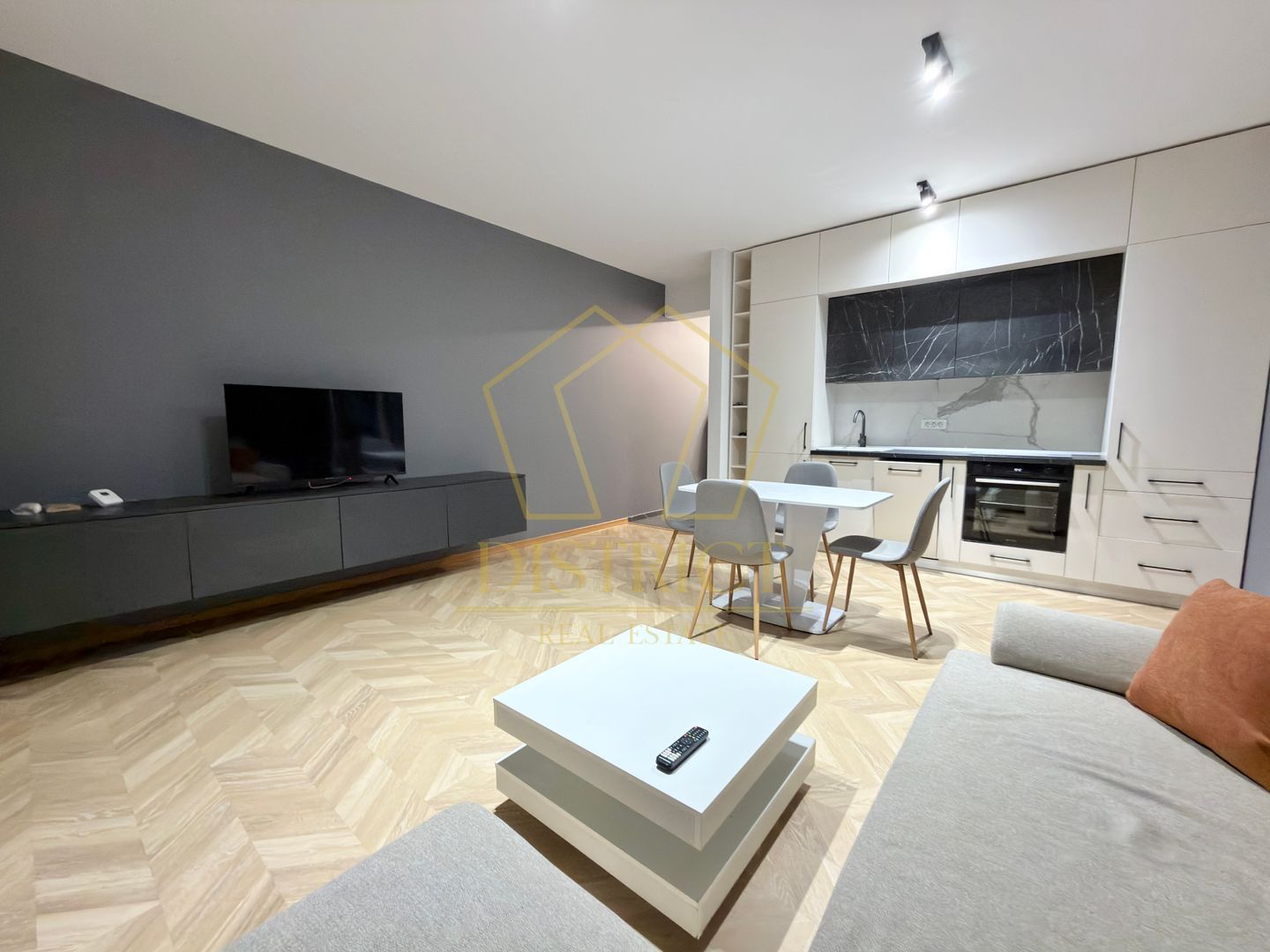 Apartament cu 2 camere mobilat si utilat cu gradina de 30mp in Braytim la asfalt - Poză 1