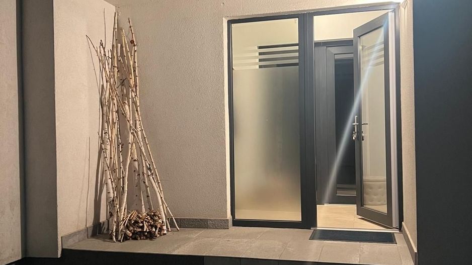 Iancu Nicolae  British School vila de închiriat 5 camere cu piscină - Poză 3