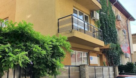 Vilă 220 mp | 2 niveluri | Curte și parcare | Lângă Mall Vitan