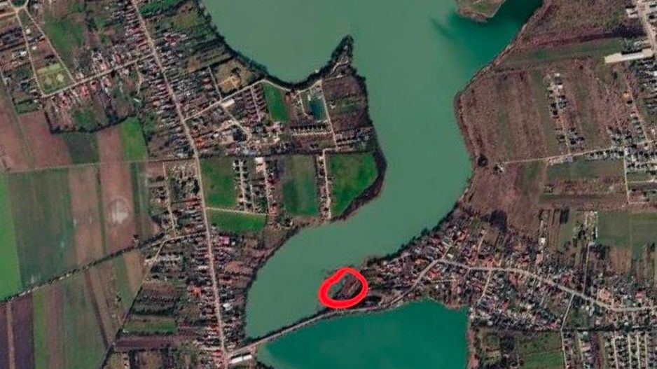 Casă și teren mare, cu ieșire la lac, lângă Mănăstirea Rebegești Crevedia - Poză 20