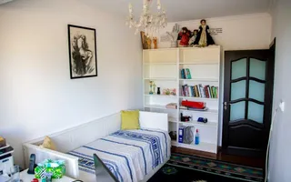 Casă complet mobilată P+1+M - Curte şi loc de parcare- - Poză 11