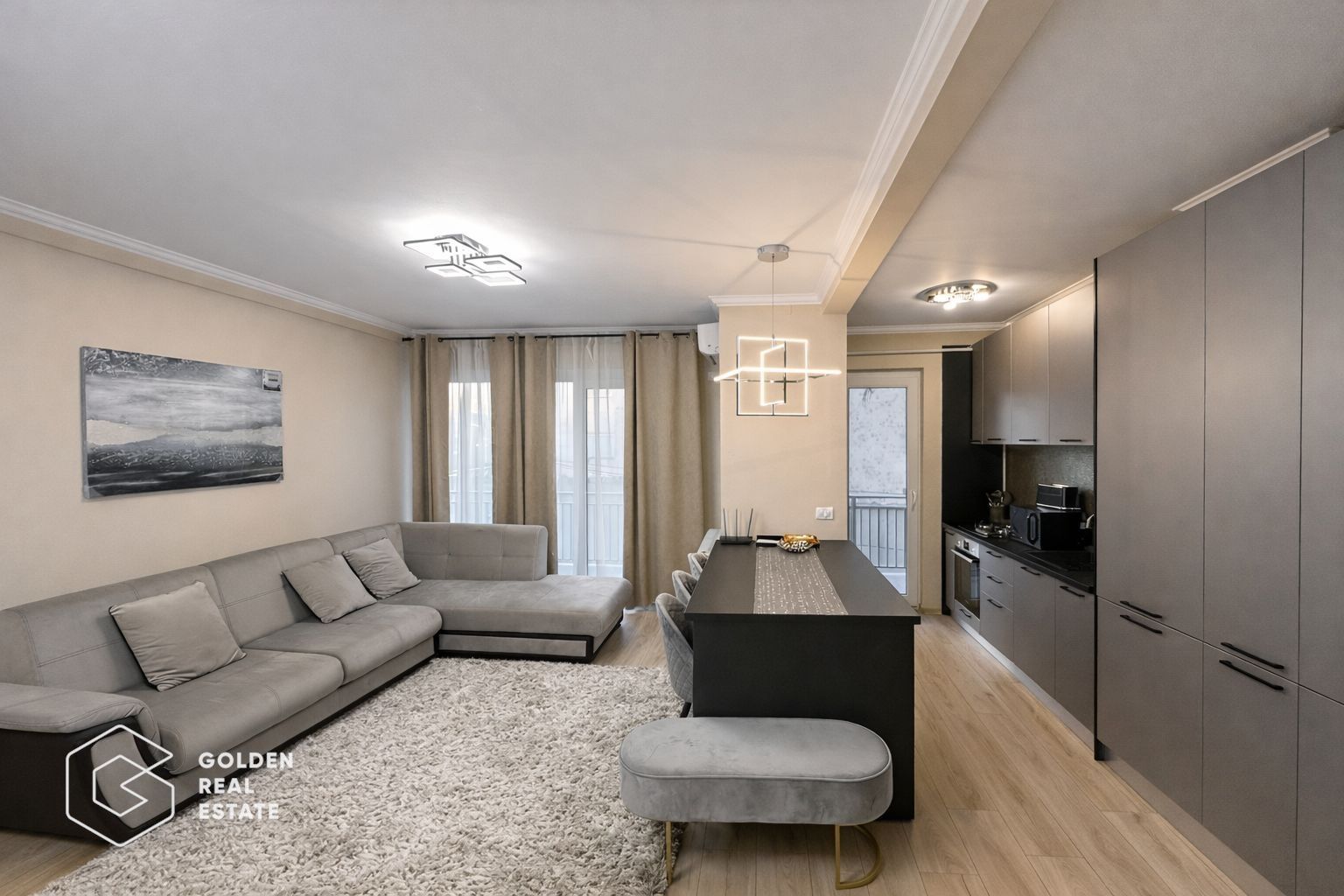 Apartament superb, BERMO, 2 camere, etaj 1, totul nou, centrala proprie, balcon - Poză 3