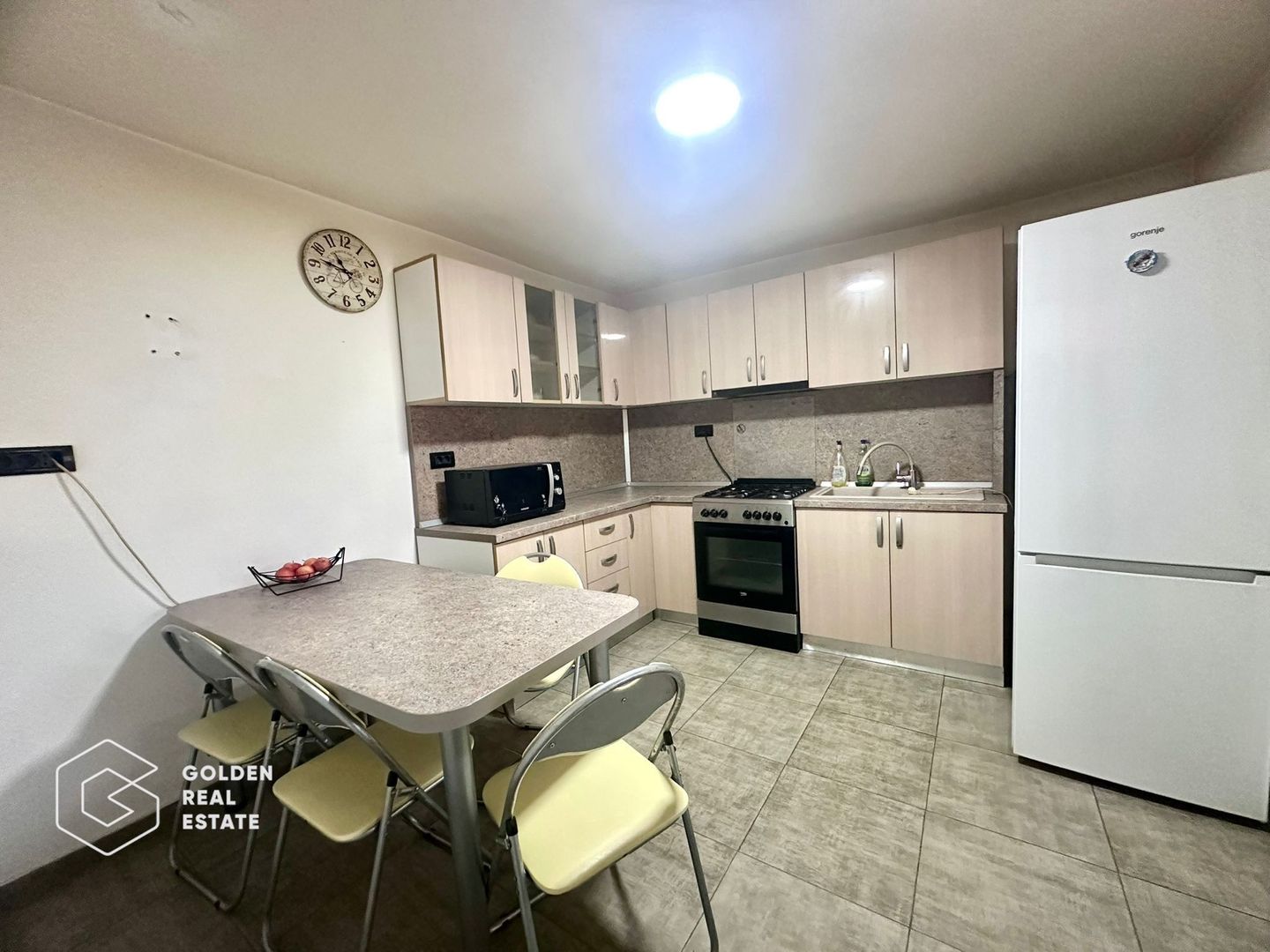 Casa centrala cu 3 camere, curte privata și gradina - Poză 8