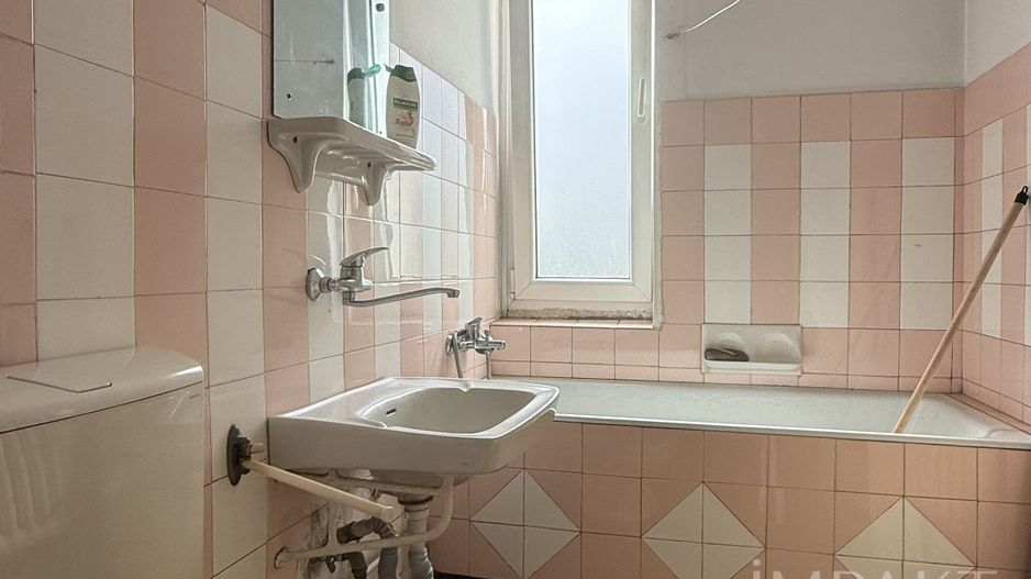 Apartament cu 2 camere decomandat in centrul orasului - Poză 9