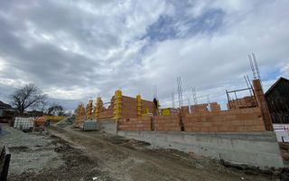 Casă Tip Duplex | 4 Camere | 2 Balcoane | Terasă | Șura Mică - Poză 4