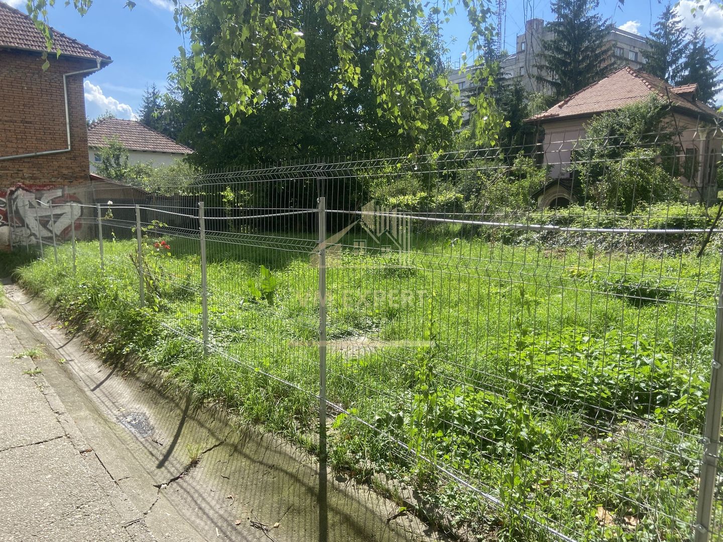 TEREN INTRAVILAN 231 MP, CENTRAL, CAMPULUNG - Poză 1