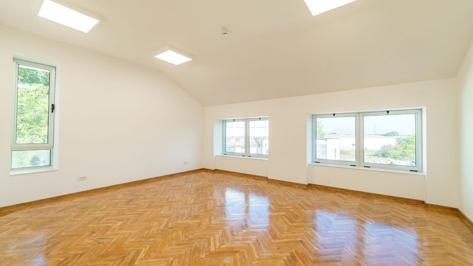 Cladire simbol cu destinatie multifunctionala - Poză 6