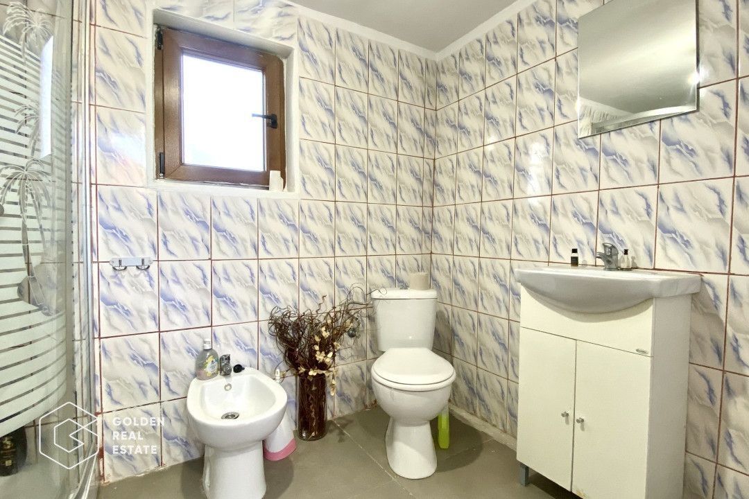 Casă de vânzare în Titu, jud. Dâmbovița, amenajată complet - Poză 14