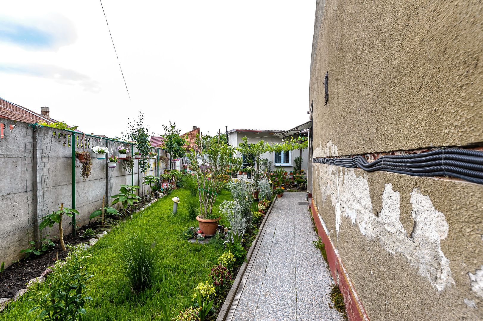 Apartament cu 2 camere, la curte comună, în Grădște. - Poză 5