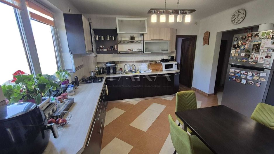 Casă cu grădină generoasă, perfectă pentru familie - Luna de Sus. - Poză 1