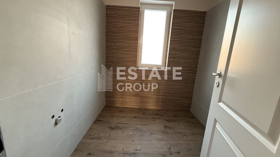 Casa individuala cu 4 camere in Mosnita Noua zona Castel - Poză 9