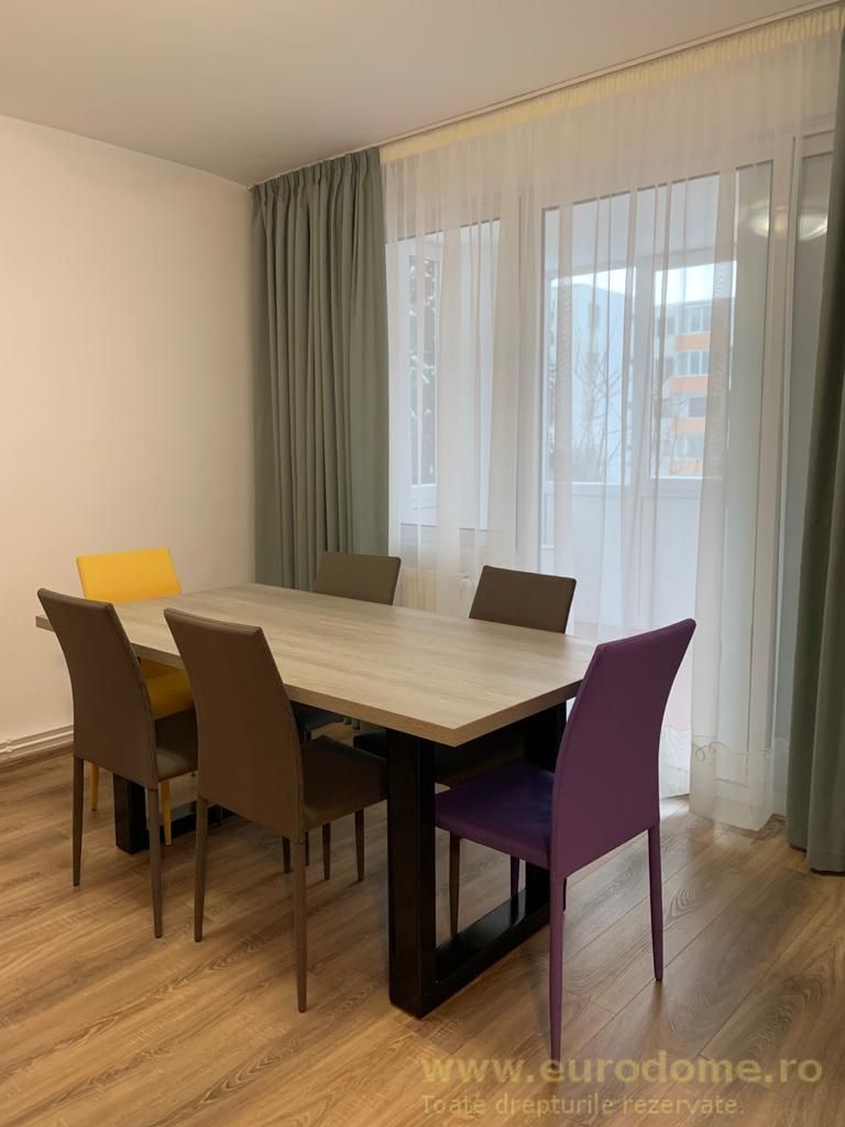 Centrul Civic, aproape de AFI, 3 camere recent renovate/mobilate, 165000 euro - Poză 2
