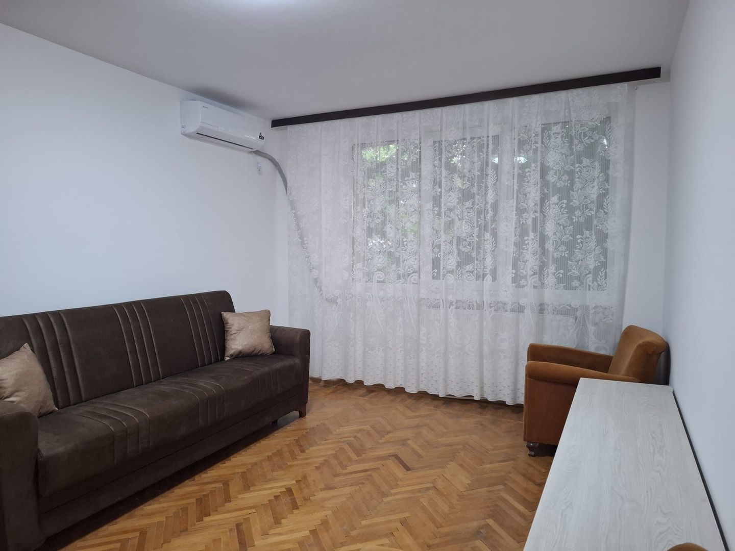 URGENT!, renovat complet, vedere spate, mobilat/utilat modern, liber - Poză 1