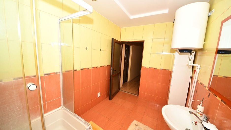 Vila spatioasa, constructie solida, zona micro 17 – Galati - Poză 24