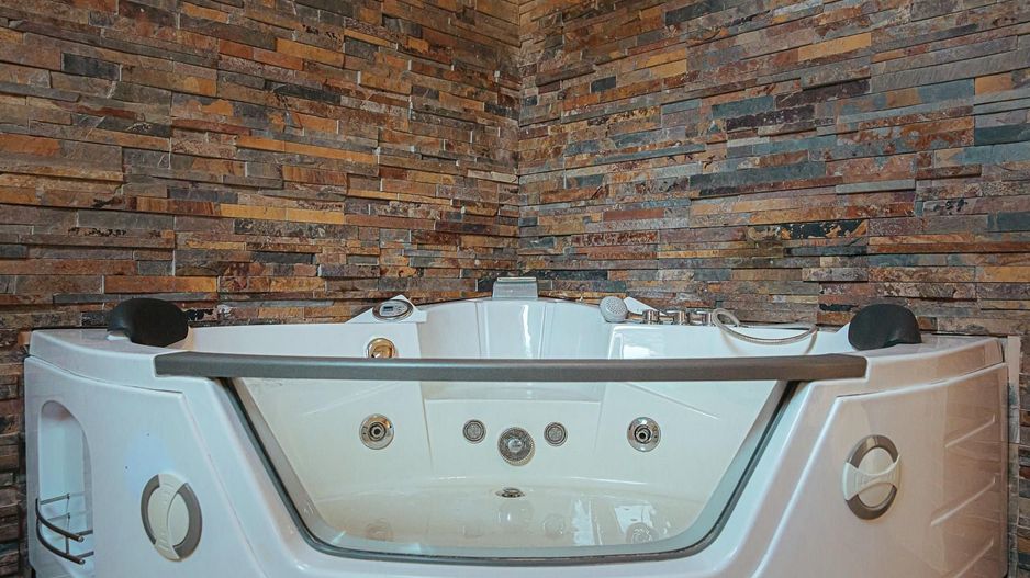 Casă nouă, intrare Stupini - Poză 23