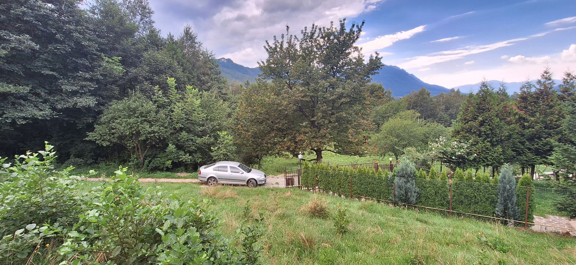 Bran-Predelut doua parcele de 2000+3000mp pret 25 euro/mp - Poză 1