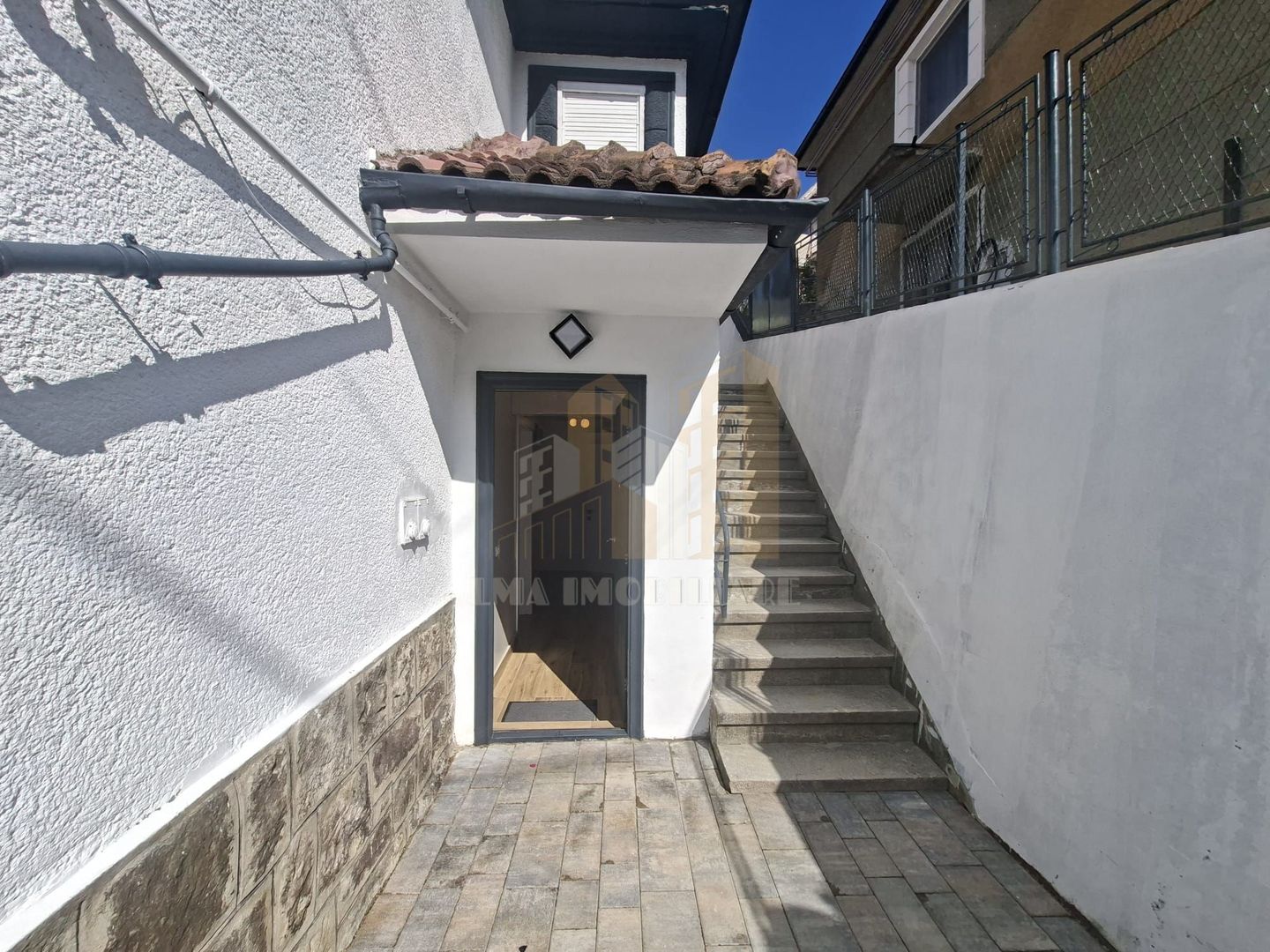 Apartament 2 camere semidecomandat Brasovul vechi - Poză 3
