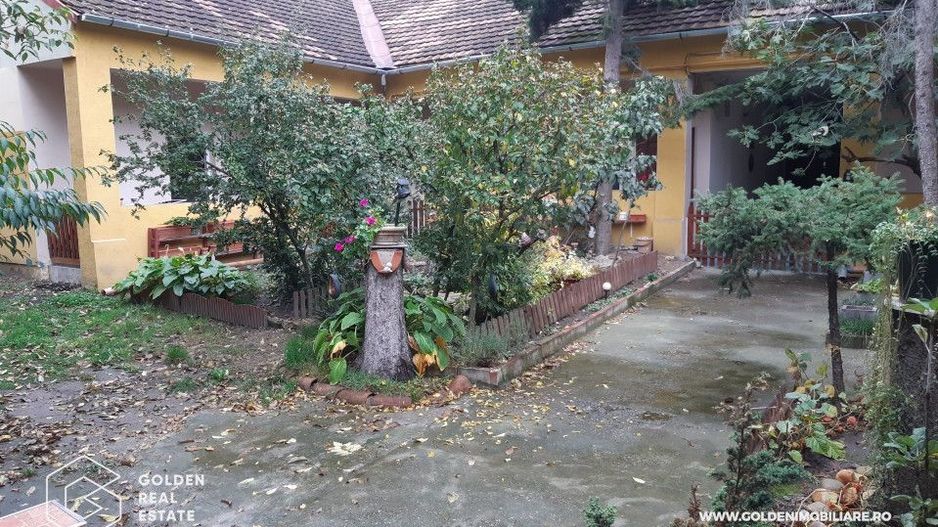 Casa mare, cu 4 apartamente a cate 1, 2, 3 și 4 camere fiecare - Poză 18