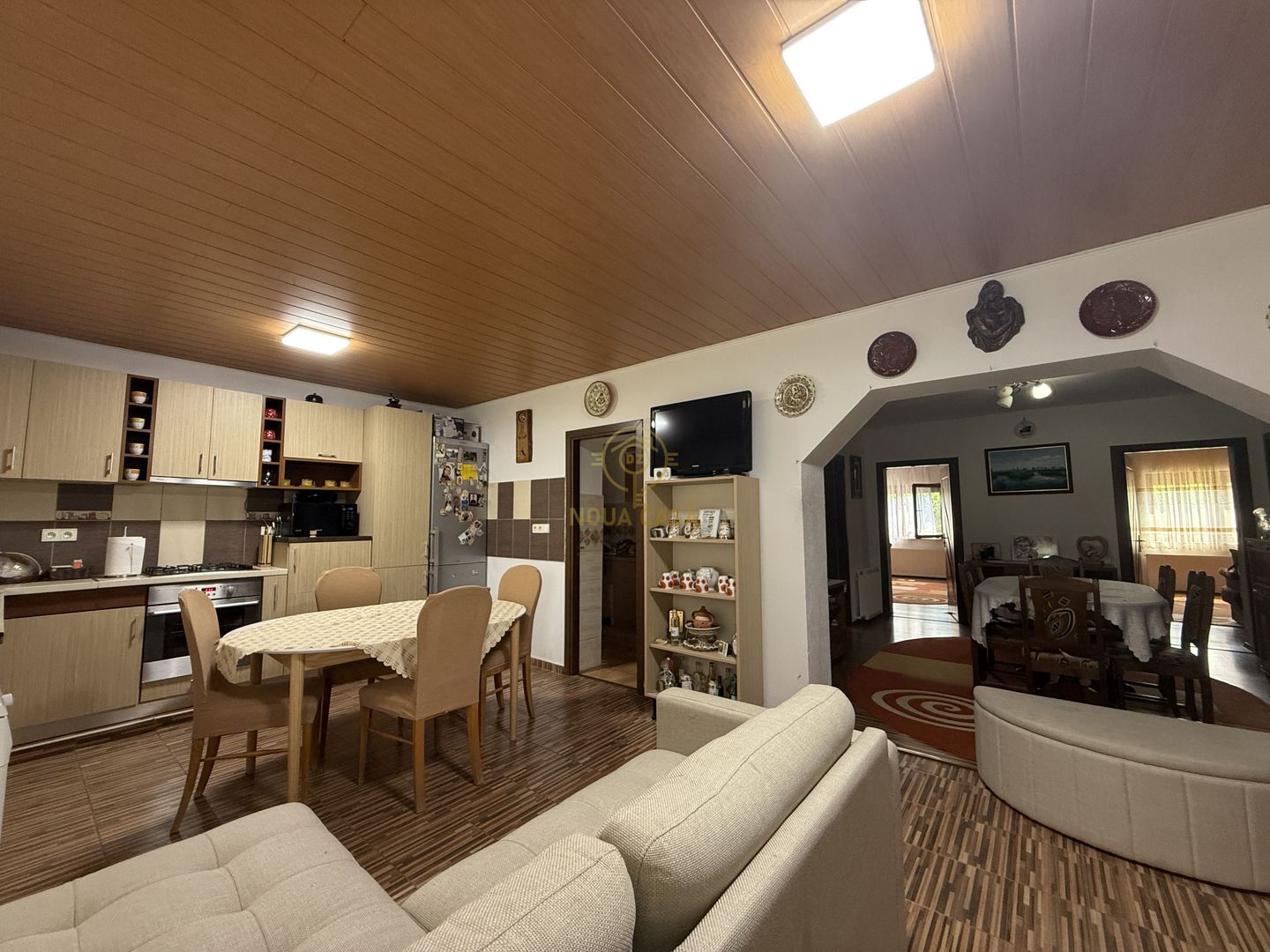 De vanzare Casa cu 4 camere si teren de 4.839mp/Utilata/Mobilata - Poză 1