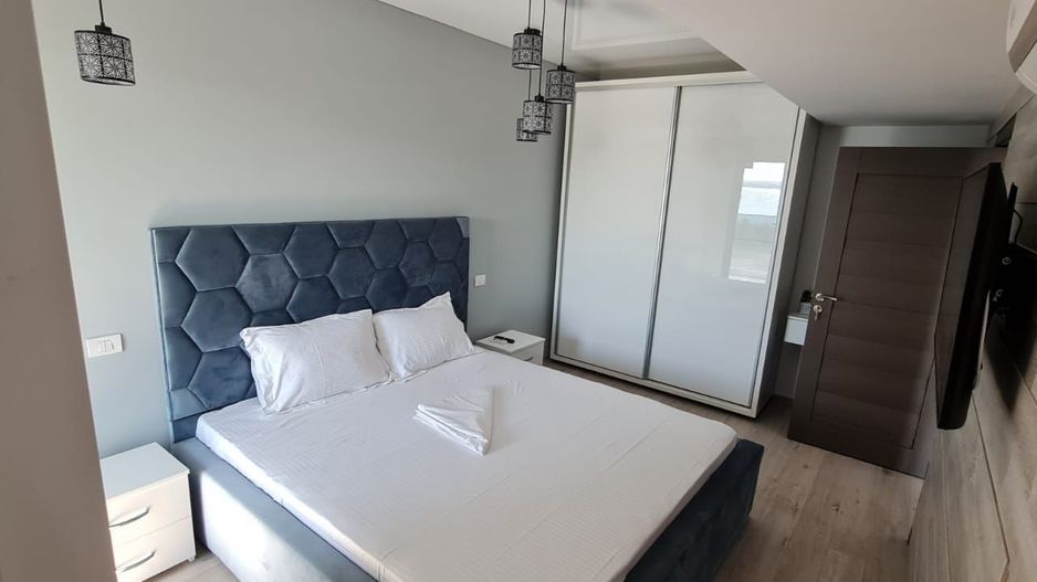 Apartament 2 camere pe termen lung - Vedere La Lac Frontal - Poză 3