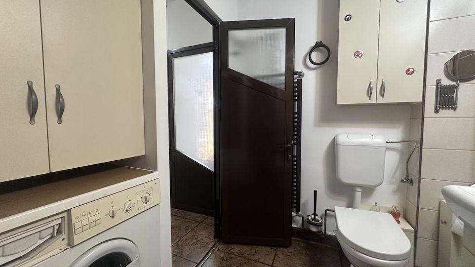 DE ÎNCHIRIAT! Apartament în inima Municipiului Târgoviște! - Poză 13