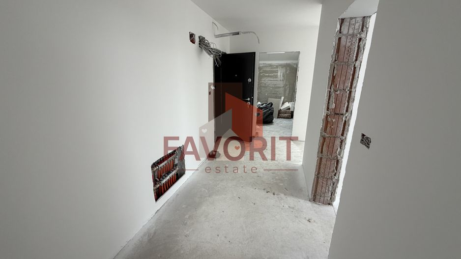 Decomandat. Zona Buziasului. Parcare in curte. - Poză 9