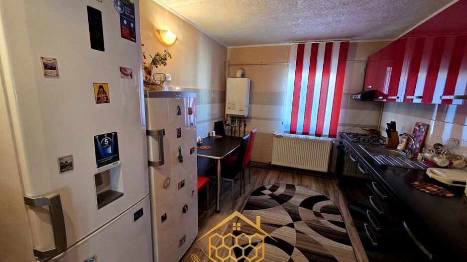 Apartament cu 3 camere in zona centrala - Filiasi - Poză 3