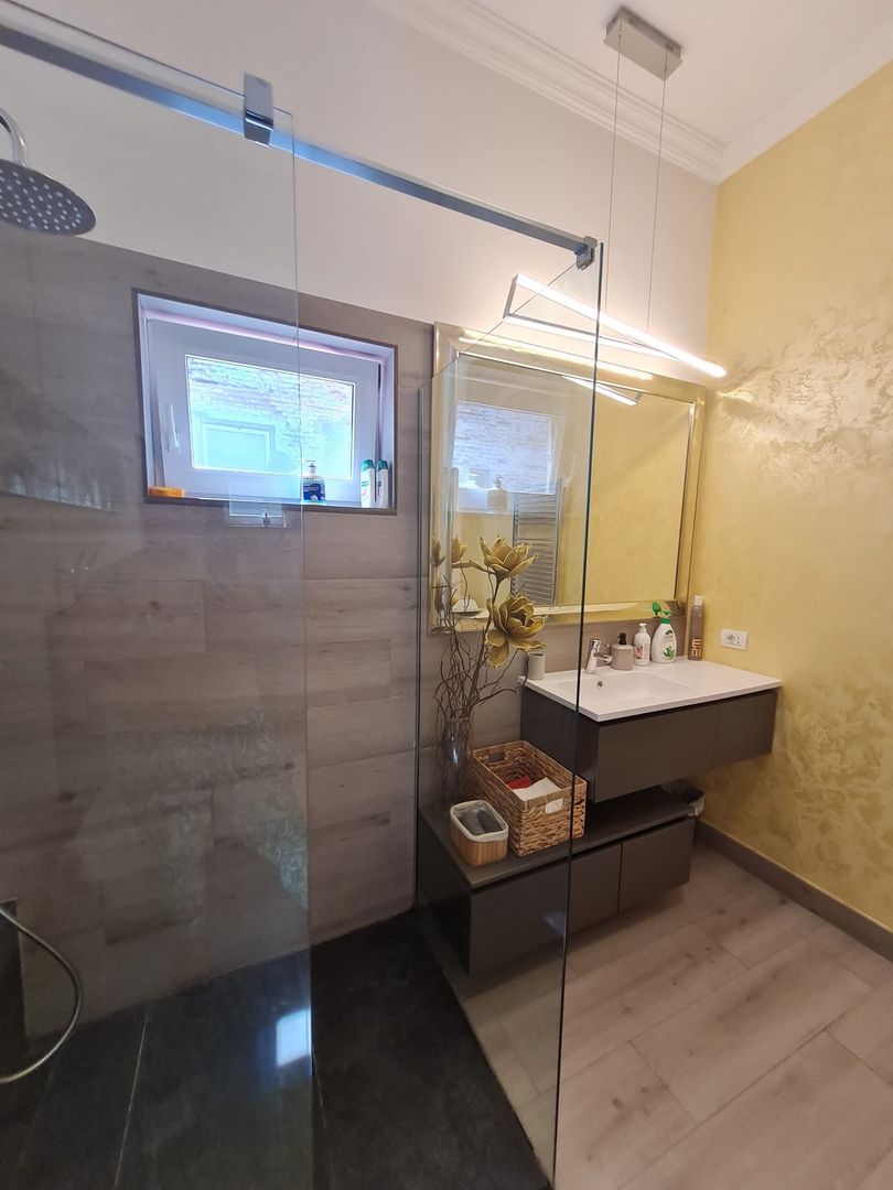 Vila deosebitǎ în zona centrala - Poză 15