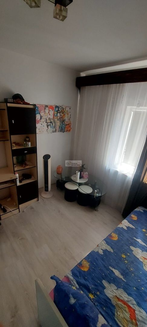Vând apartament 3 camere-ETAJUL 1 - Poză 1
