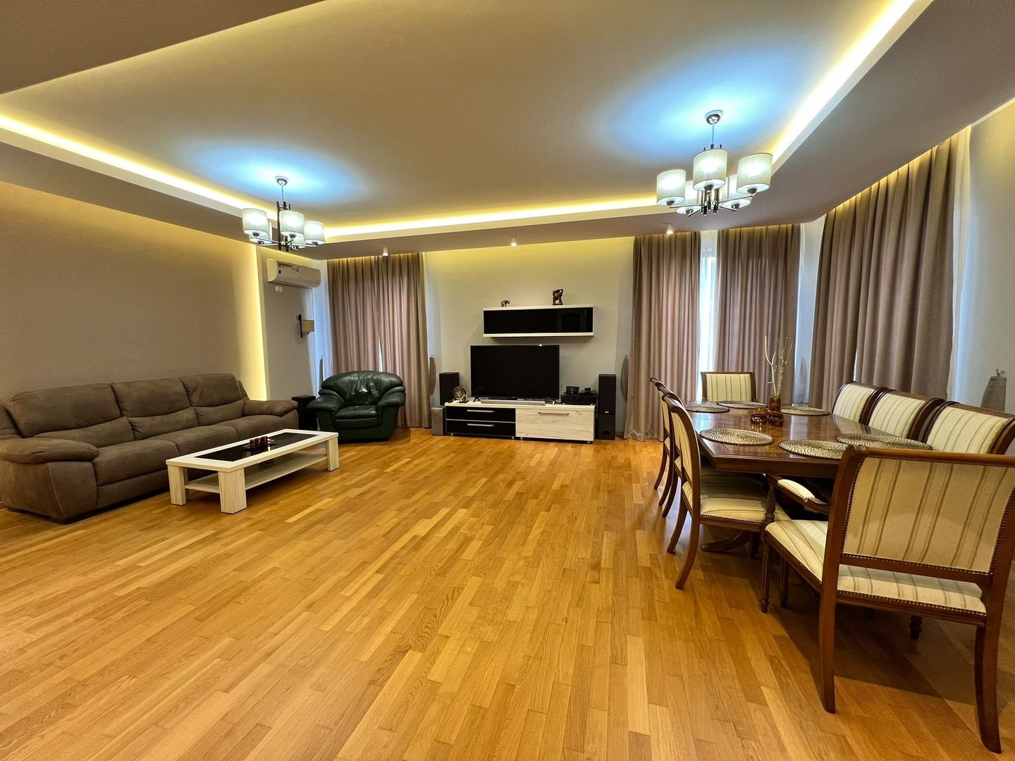 MOGOȘOAIA – VILĂ CU 4 CAMERE, TEREN 971 MP, CURTE ȘI GRĂDINĂ! - Poză 1