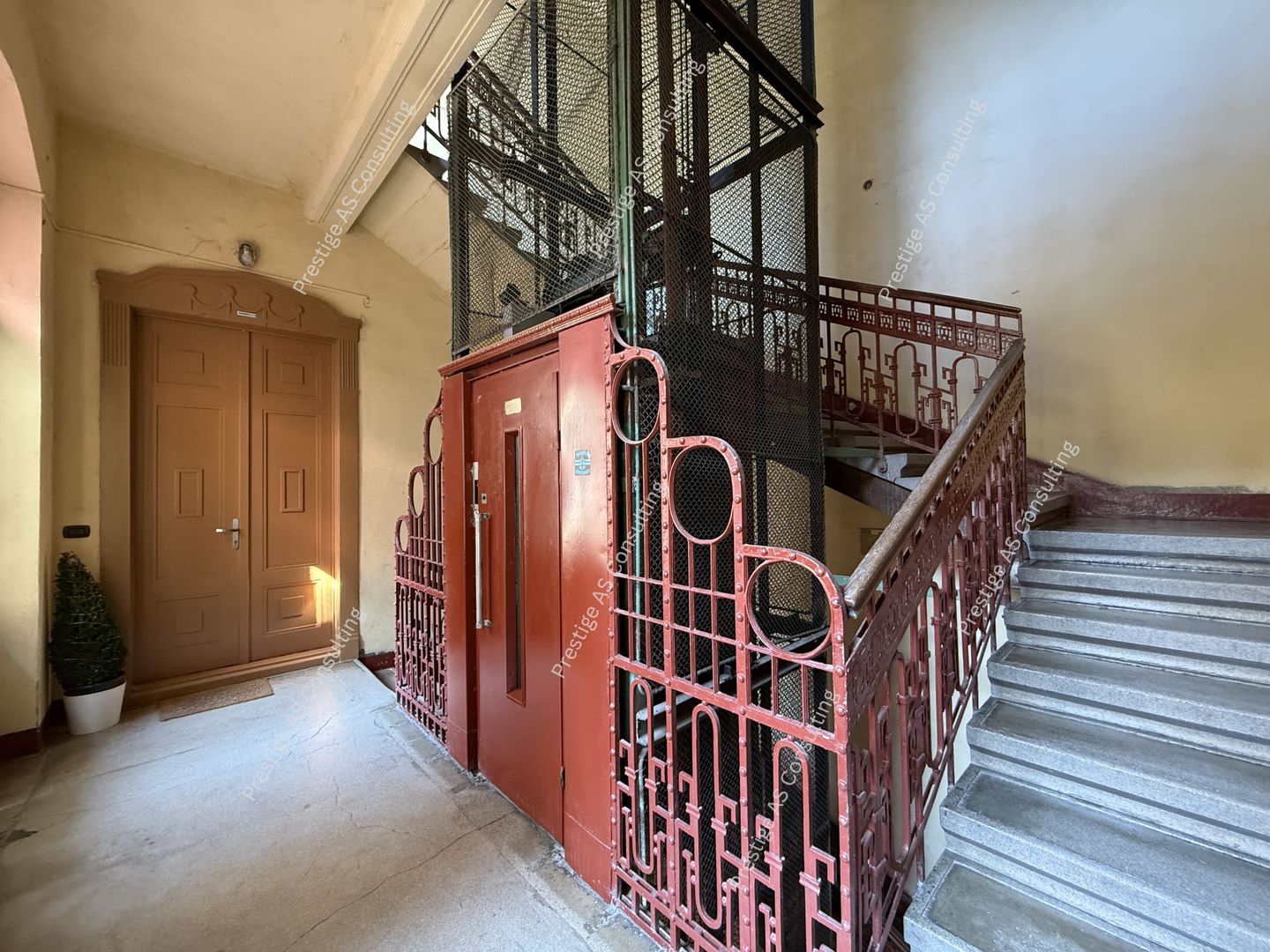 Apartament Patrimonial 150 mp | Balcon cu vedere directa spre Piata Victoriei - Poză 26