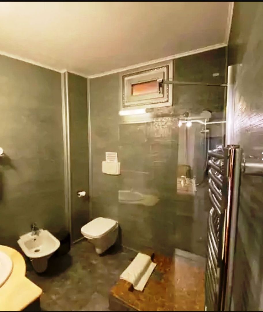 Pensiune cu 18 camere in centrul Brasovului - Poză 14