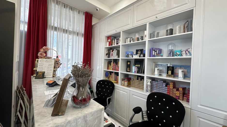 INCHIRIERE SALON HERASTRAU I UTILAT MOBILAT COMPLET - Poză 5