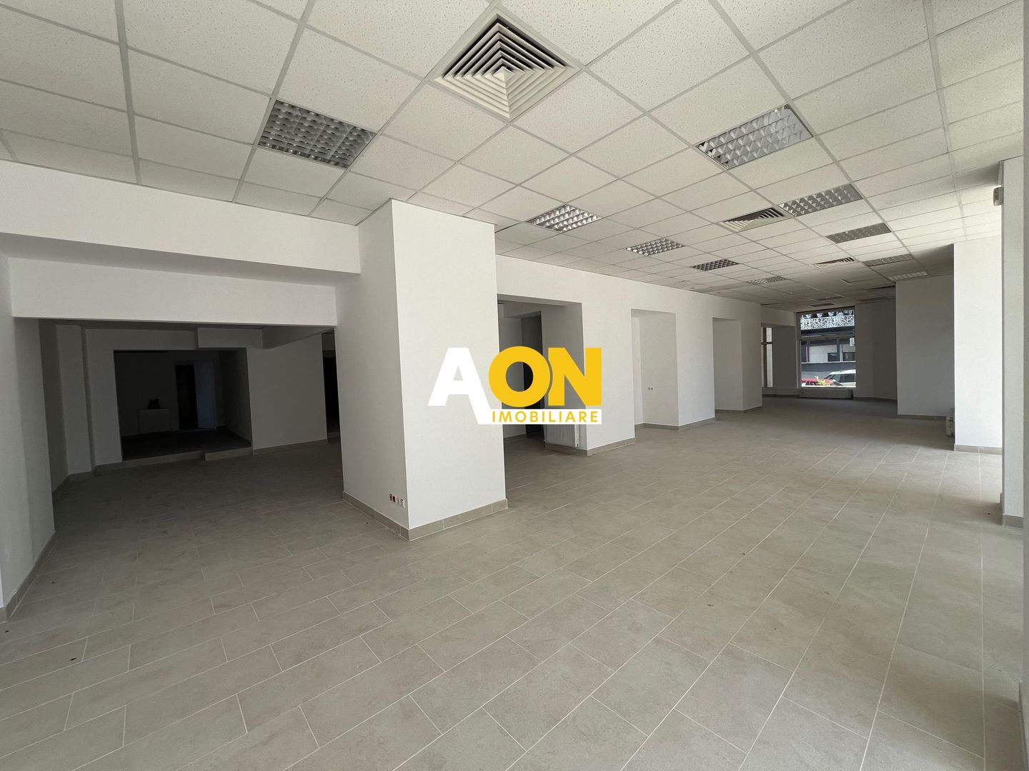 Spatiu Comercial, fost Sediu Banca Transilvania, Zona Mercur City - Poză 1
