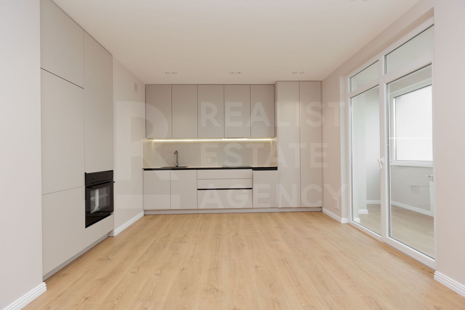 Vânzare apartament cu 3 camere, str. Vasile Lupu, sect.Buiucani - Poză 2